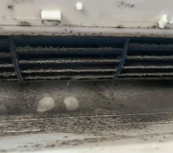 纳雍空调吹的风有股烧焦味是怎么回事